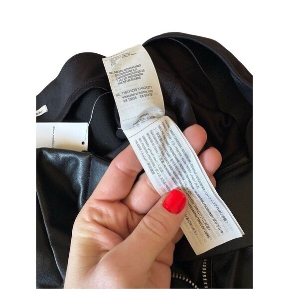 NEW Abercrombie & Fitch Vegan Leather Skinny Flare Pants size 29 Black - Picture 12 of 12